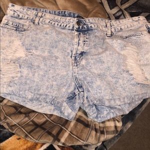Forever 21+ distressed denim shorts, size 20!
